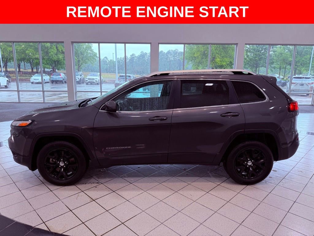 Used 2018 Jeep Cherokee Latitude Plus w/ Comfort/Convenience Group FWD image 4