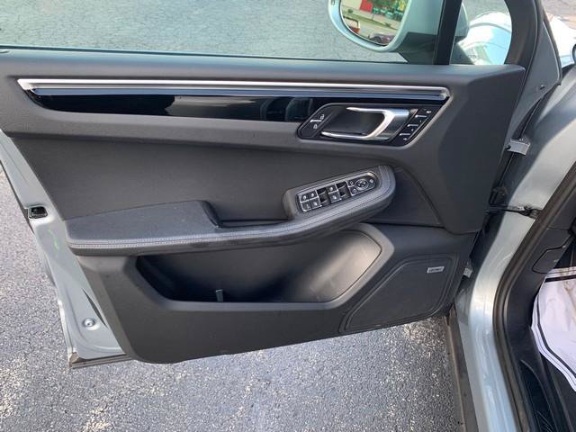Used 2020 Porsche Macan AWD/4WD image 6