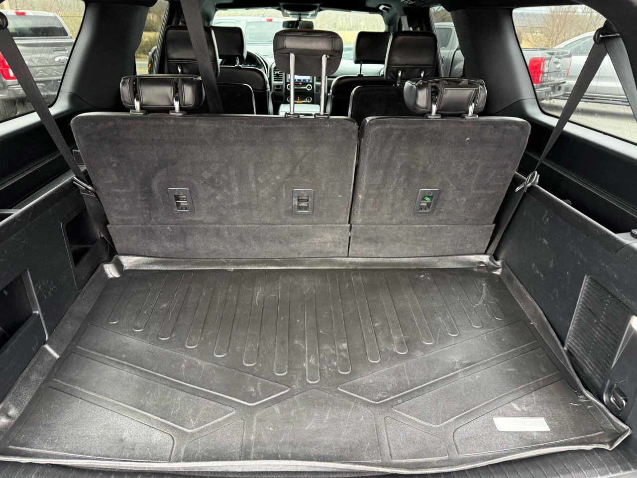 Used 2020 Ford Expedition Max XLT w/ Equipment Group 201A RWD image 16