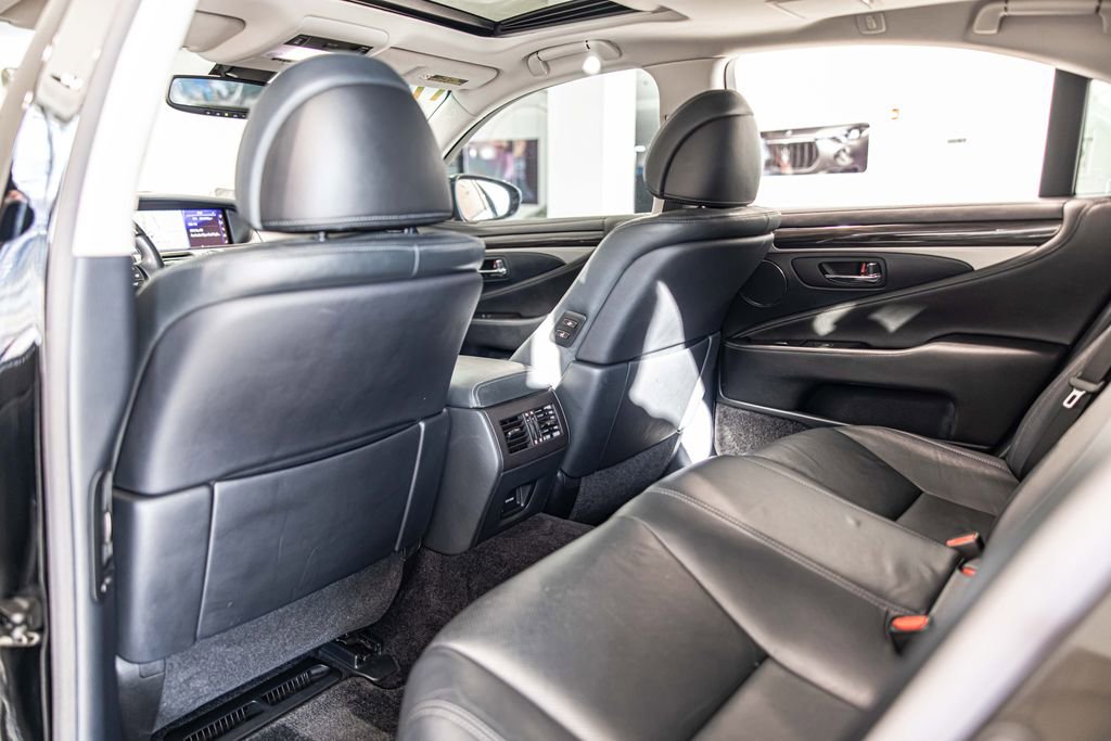 Used 2017 Lexus LS 460 w/ Comfort Package image 36
