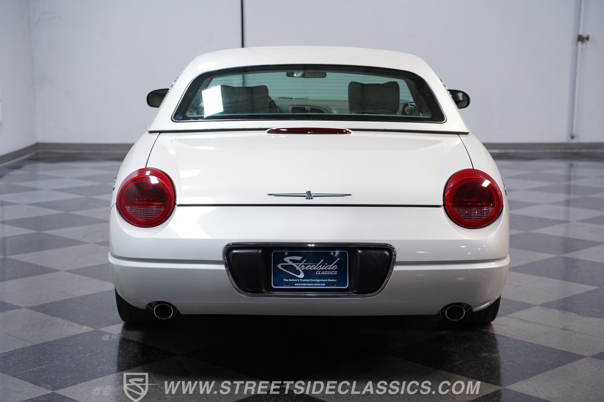 Used 2005 Ford Thunderbird 50th Anniversary RWD image 10