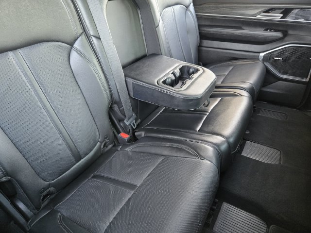 Certified 2024 Jeep Wagoneer Series II w/ Flexible Seating Group AWD/4WD image 28