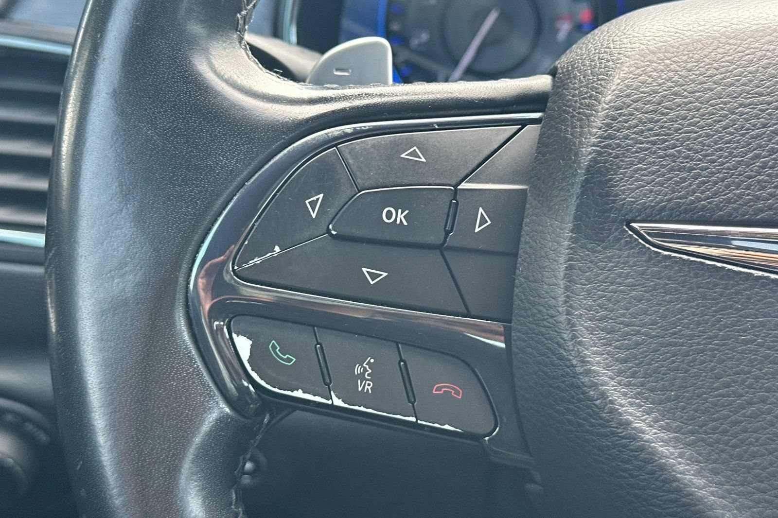 Used 2015 Chrysler 200 S FWD image 23