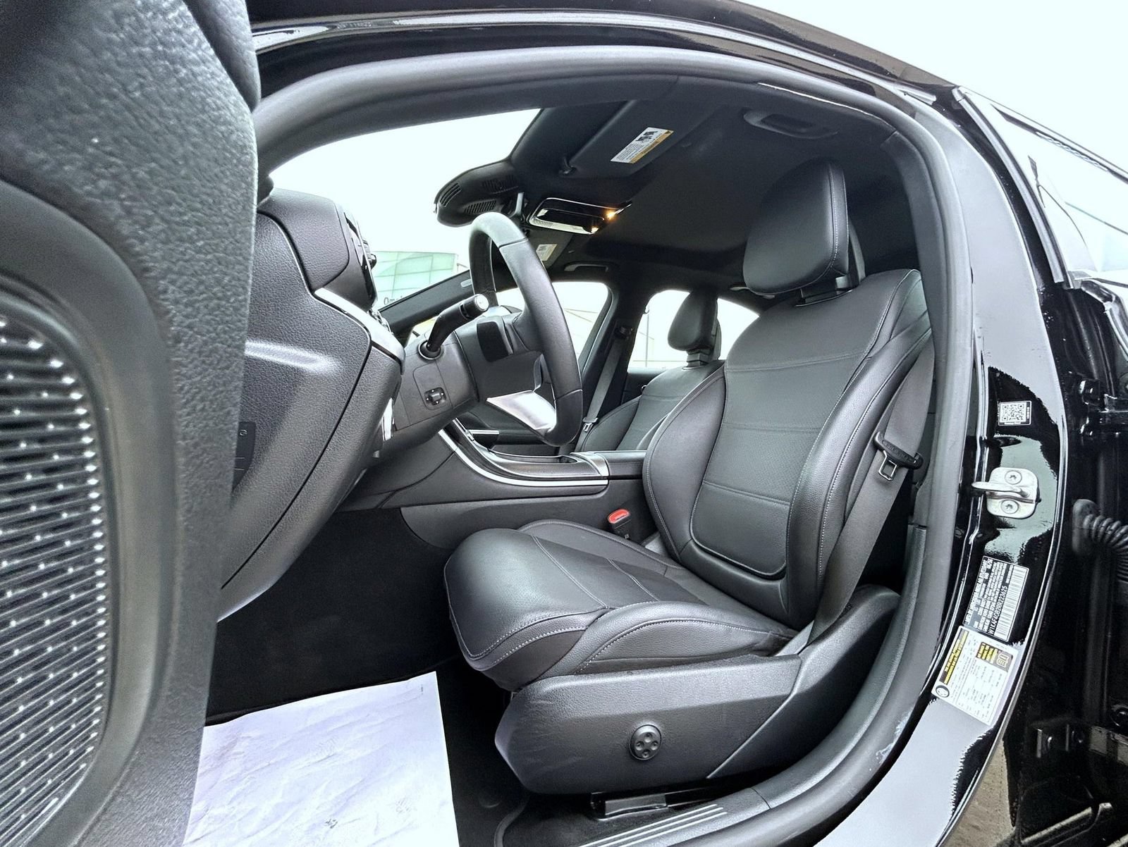 Used 2024 Mercedes-Benz C 300 Sedan image 10