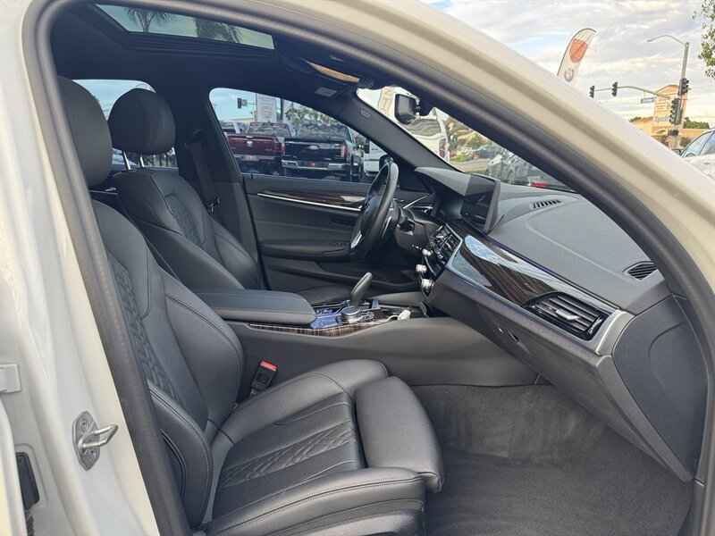Used 2023 BMW 530i w/ Convenience Package RWD image 44