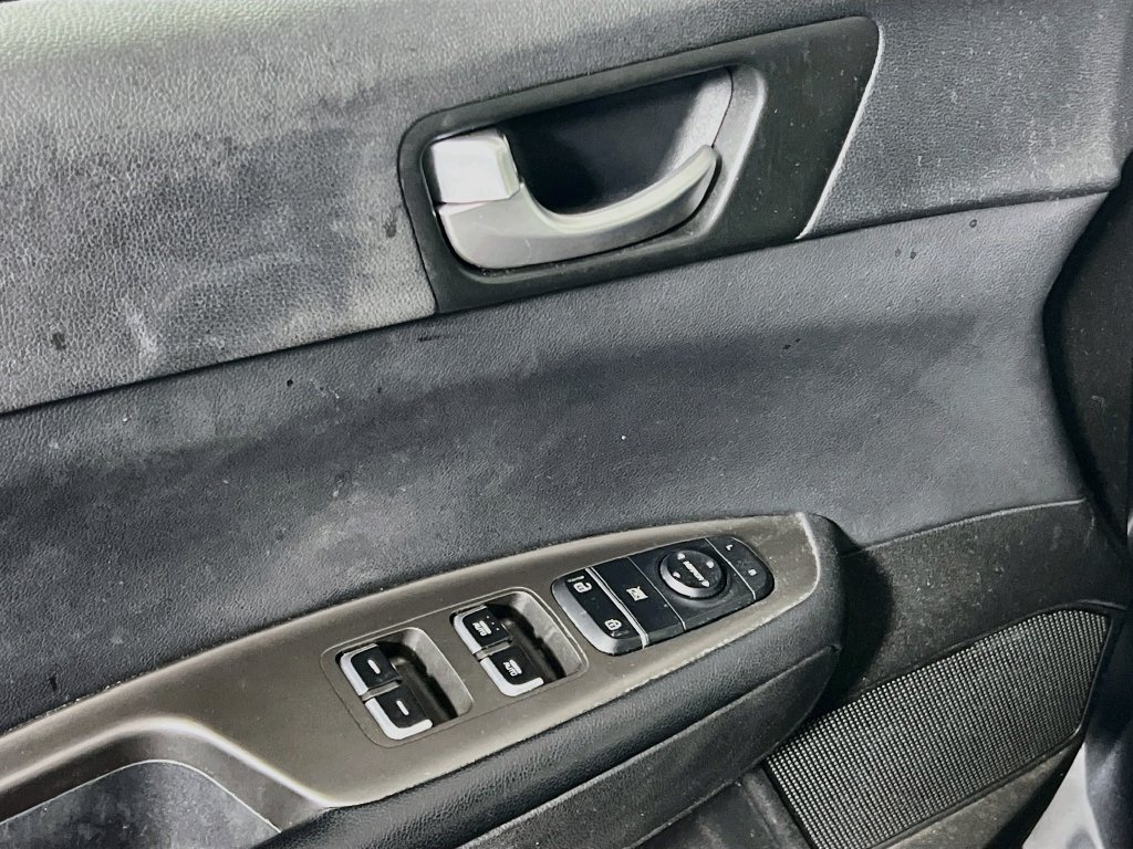 Used 2019 Kia Optima S FWD image 9