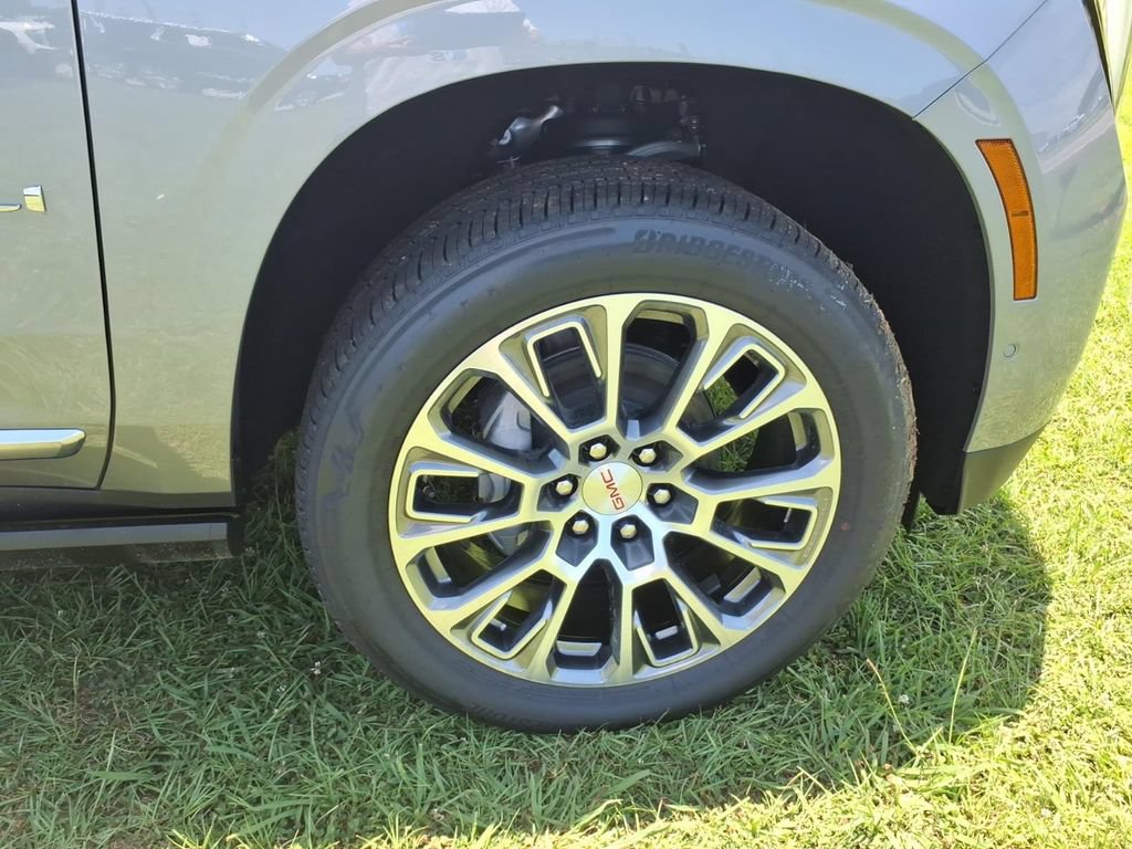 New 2026 GMC Yukon Denali w/ Denali Reserve Package AWD/4WD image 9