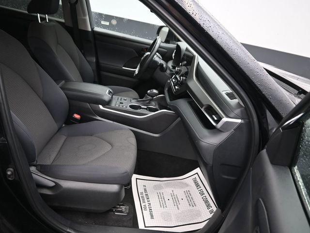 Used 2024 Toyota Highlander LE image 10