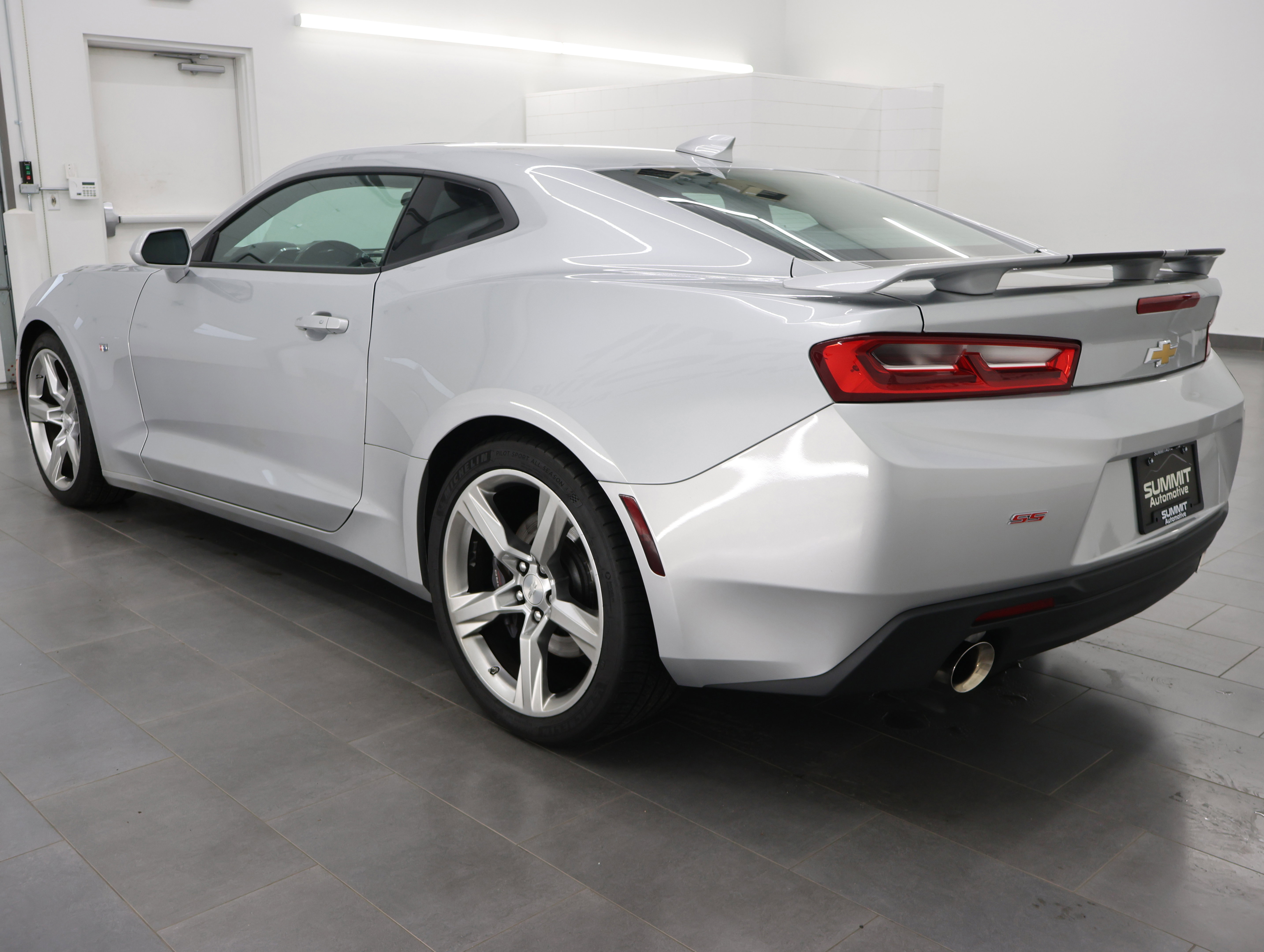 Used 2017 Chevrolet Camaro SS RWD image 6
