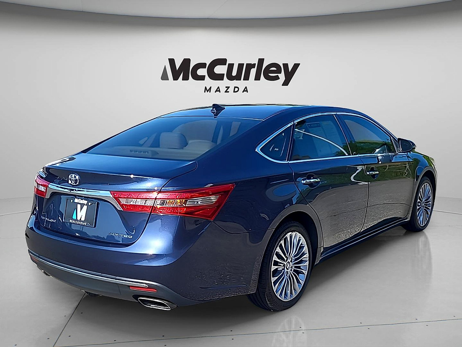 Used 2016 Toyota Avalon Limited w/ Toyota Safety Sense Package FWD image 7