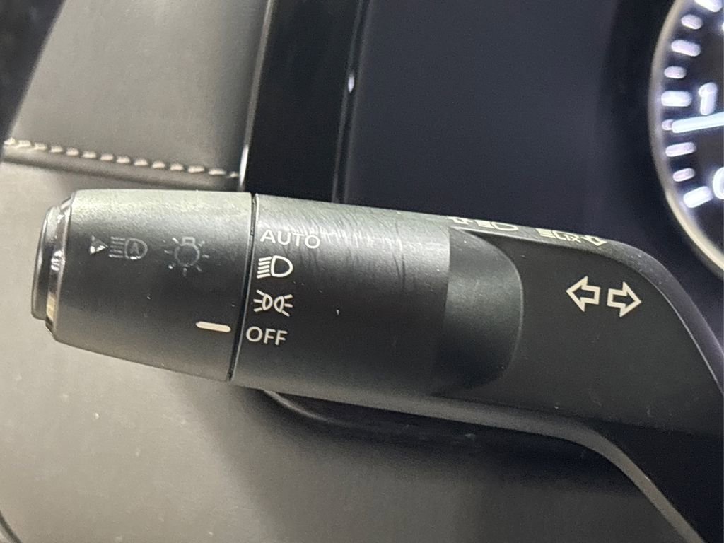 Used 2023 Nissan Pathfinder SL w/ Black Appearance Package image 25