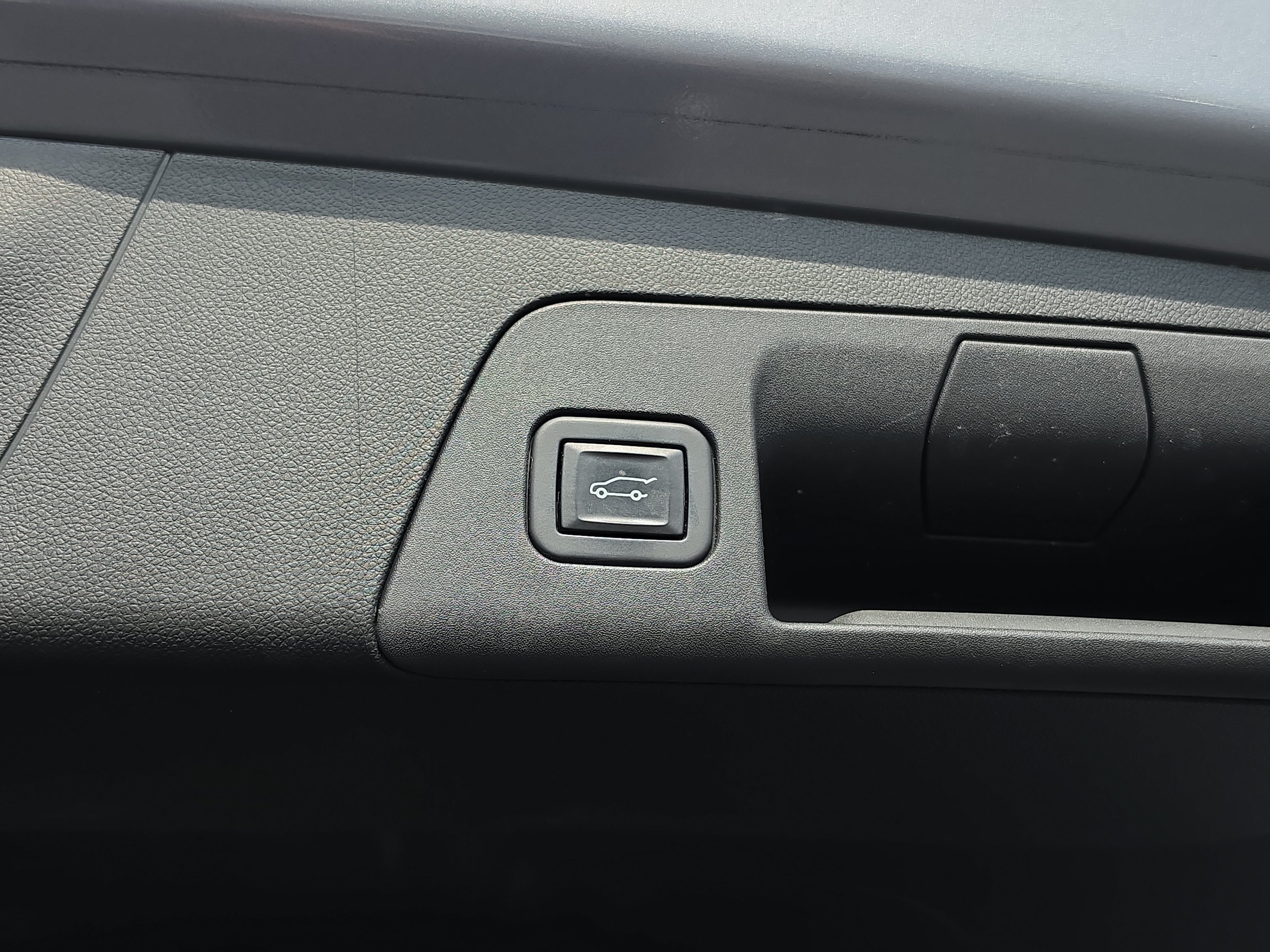 Used 2022 Buick Envision Essence w/ Safety Package FWD image 7