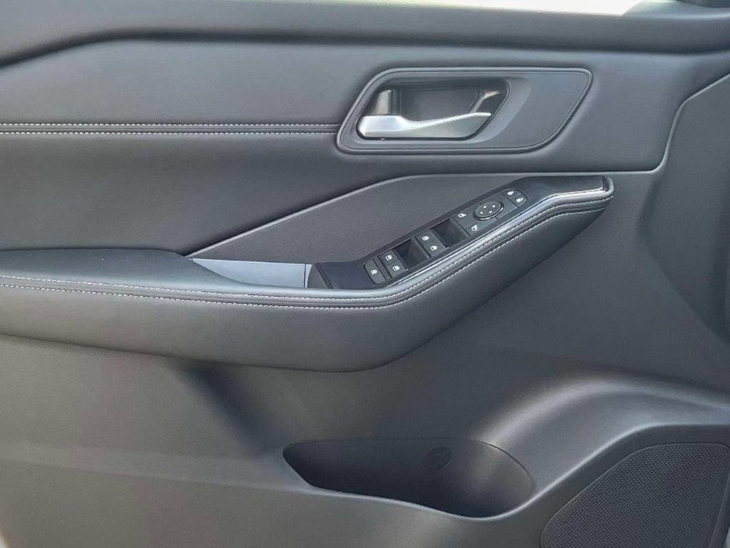 New 2026 Nissan Rogue Dark Armor FWD image 17