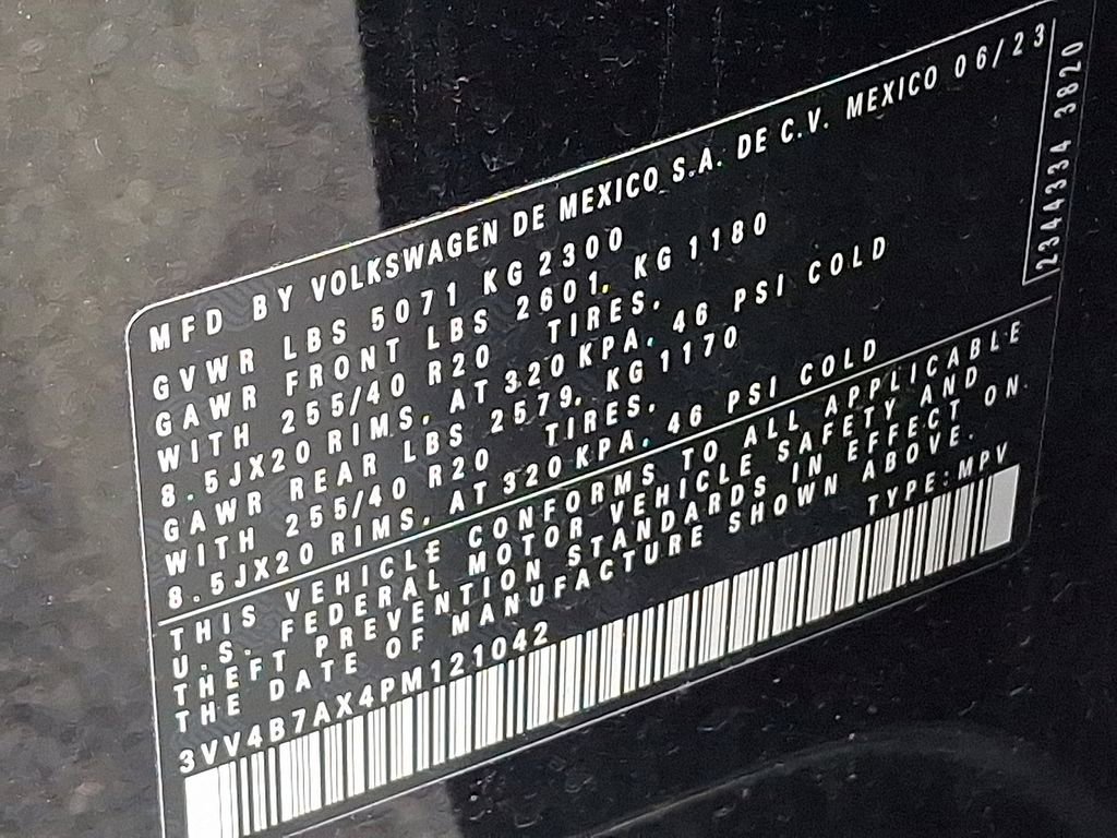 Used 2023 Volkswagen Tiguan SEL R-Line image 28