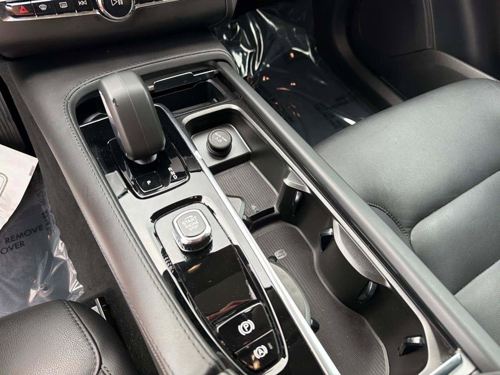 Certified 2025 Volvo XC90 B5 Core image 22