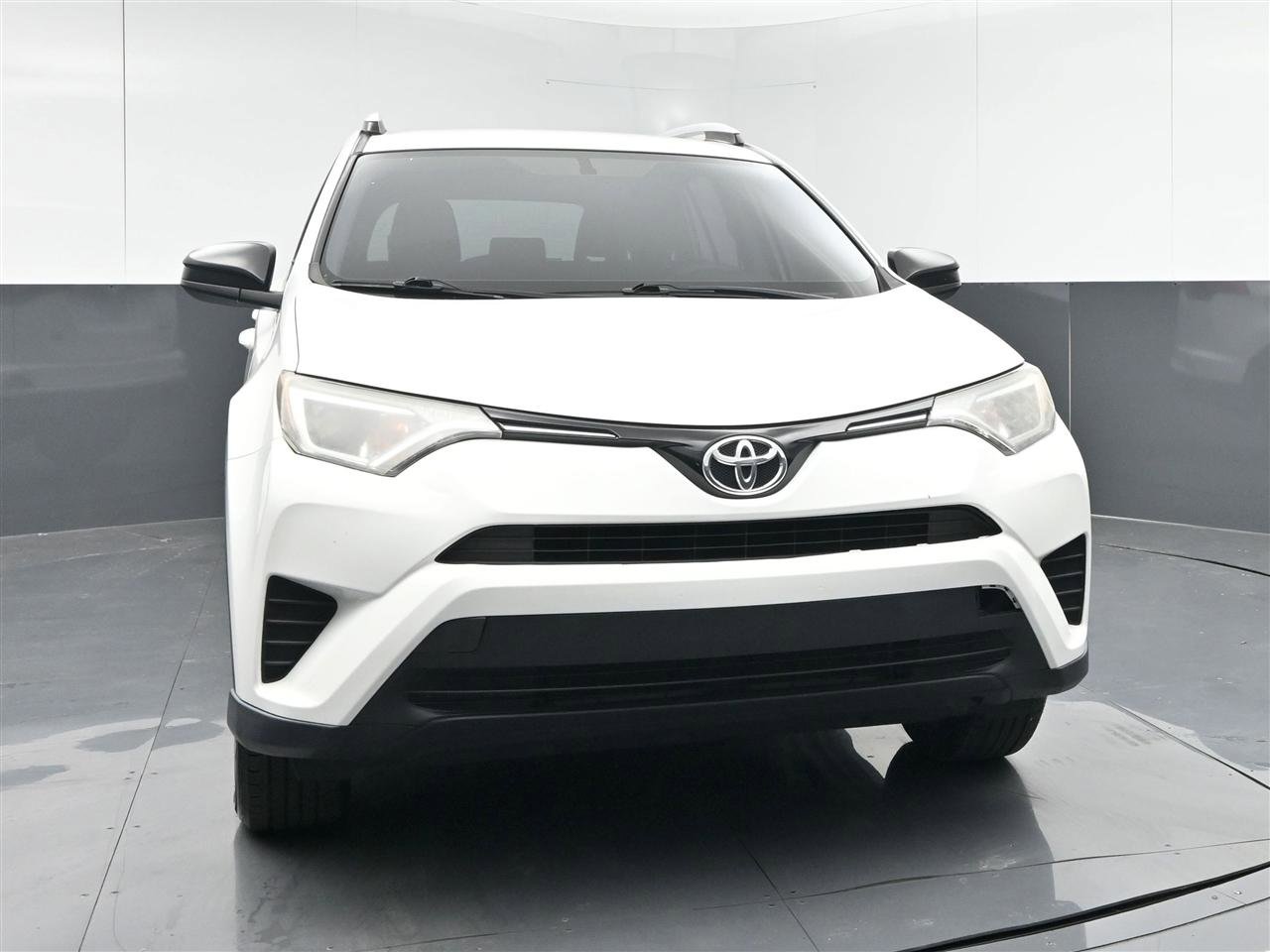 Used 2016 Toyota RAV4 LE AWD/4WD image 2