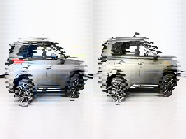 New 2026 Nissan Rogue Platinum image 4