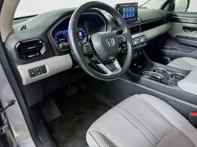Used 2025 Honda Pilot Elite image 12