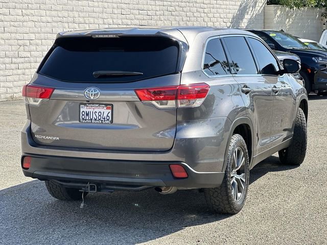 Used 2019 Toyota Highlander LE w/ Carpet Mat Package (TMS) image 4