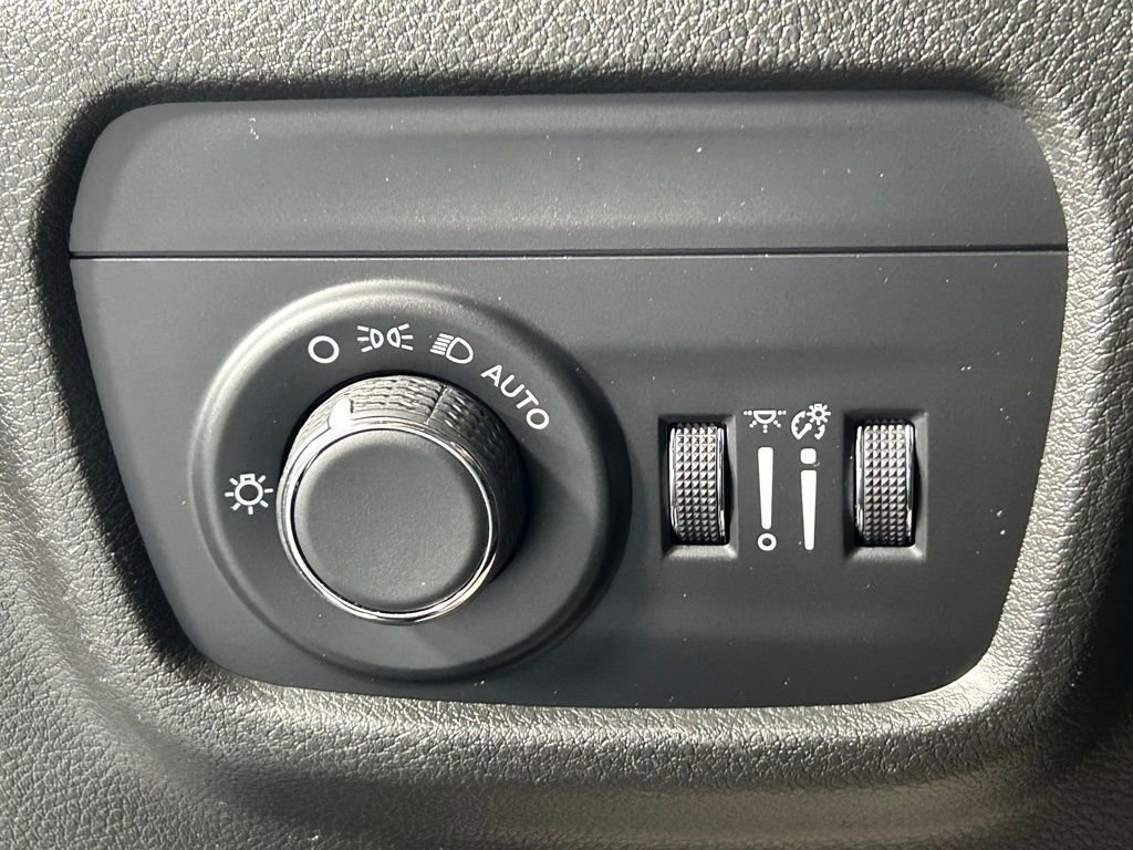 Used 2024 Jeep Grand Cherokee L Laredo image 30