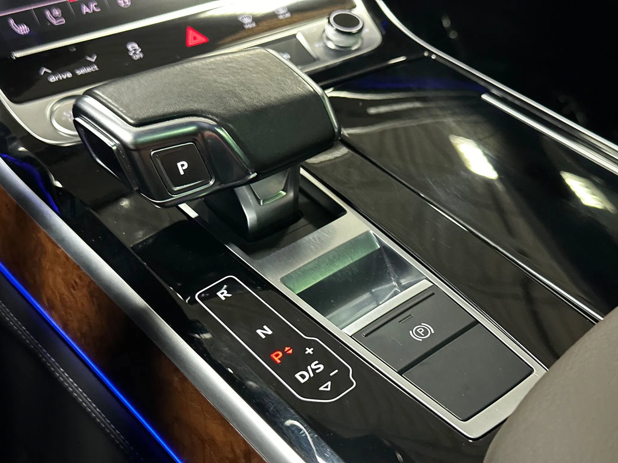 Used 2020 Audi A8 L 4.0T image 47