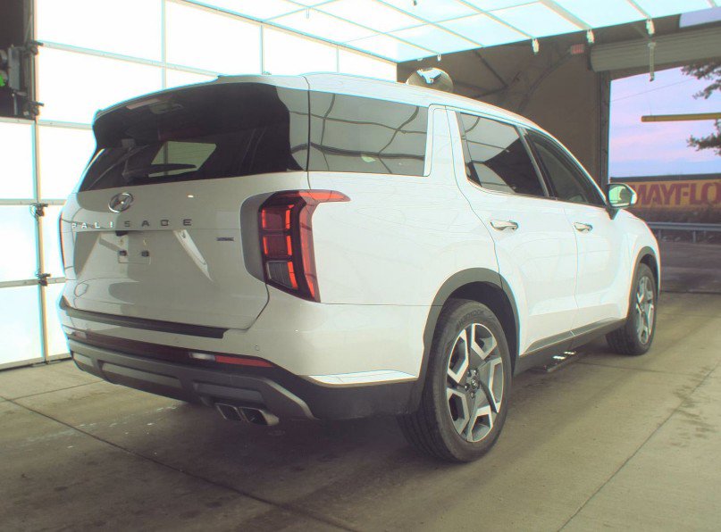 Used 2024 Hyundai Palisade Limited image 3