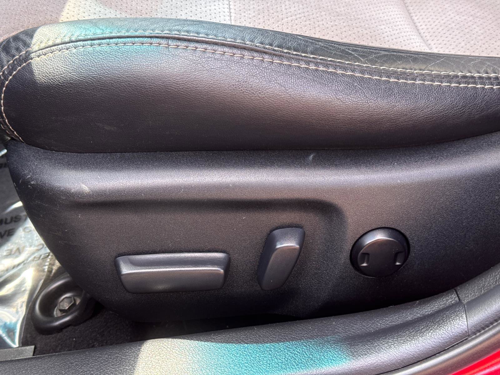 Used 2012 Toyota Camry SE w/ Leather Pkg FWD image 13