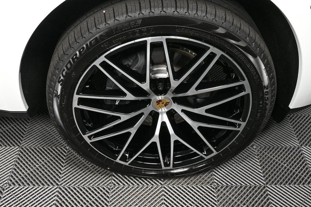 Certified 2026 Porsche Macan image 40