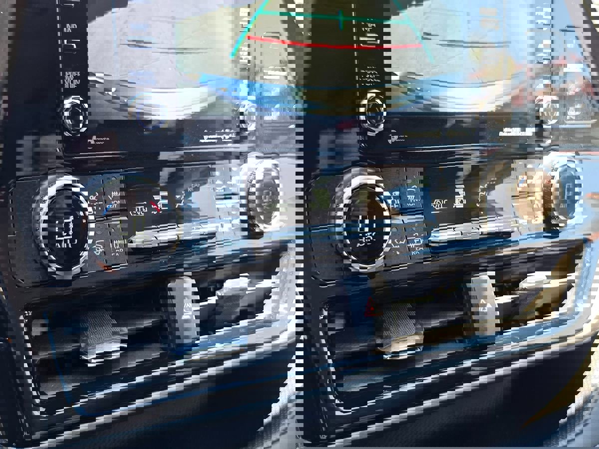 Used 2021 Toyota Highlander LE image 41