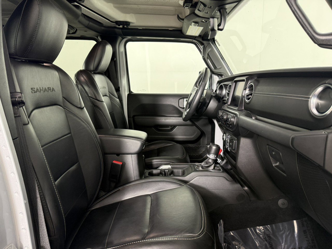 Used 2023 Jeep Wrangler Sahara w/ Cold Weather Group image 10