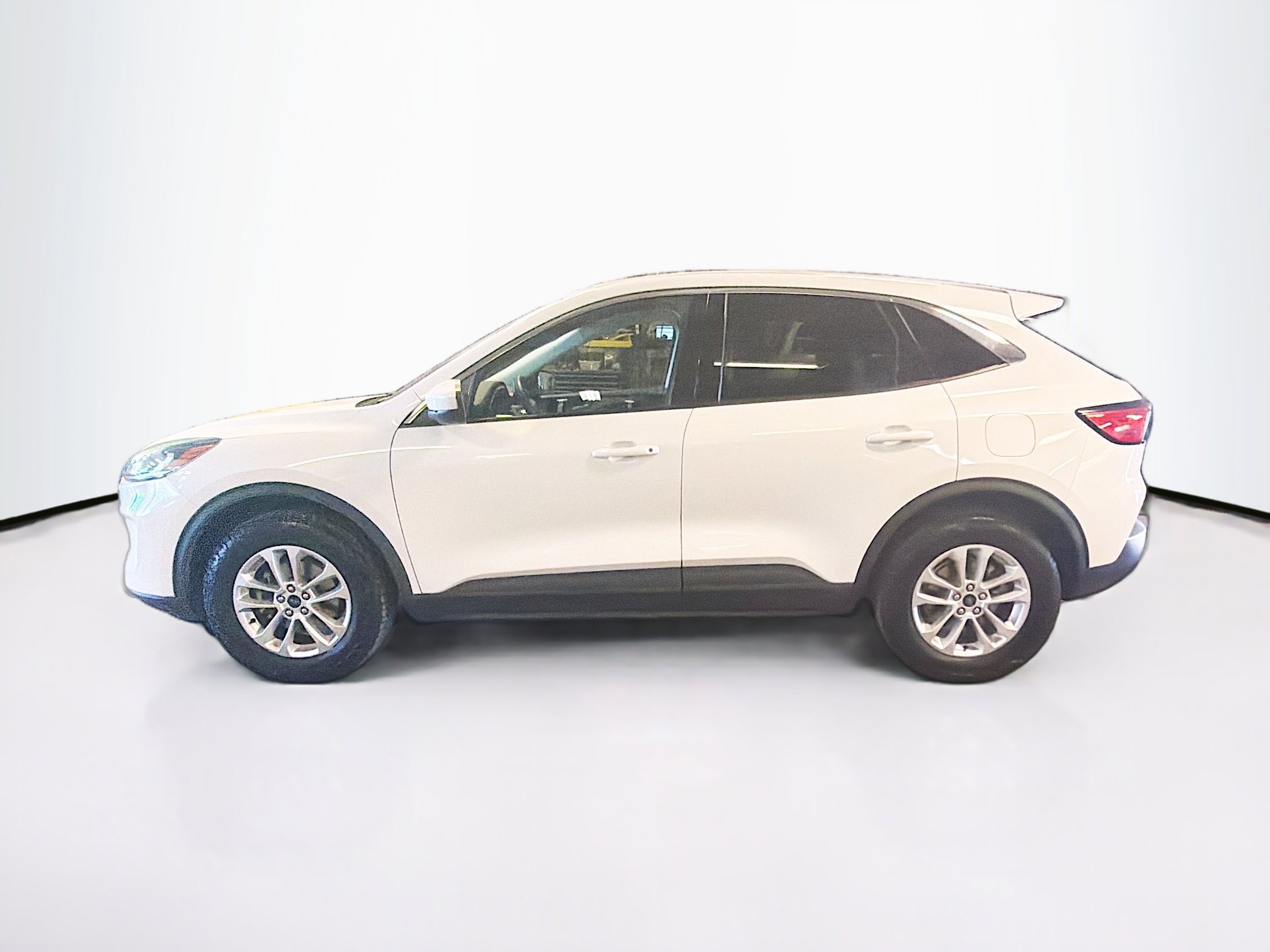 Used 2021 Ford Escape SE w/ Cold Weather Package image 4