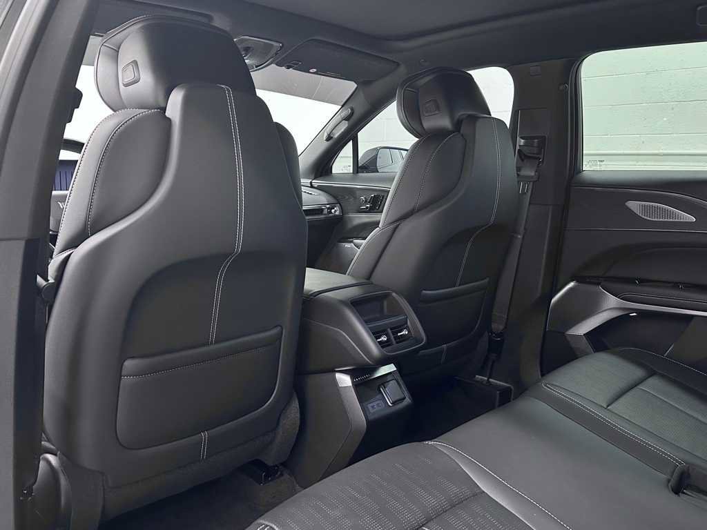 Used 2024 Cadillac Lyriq Luxury image 13