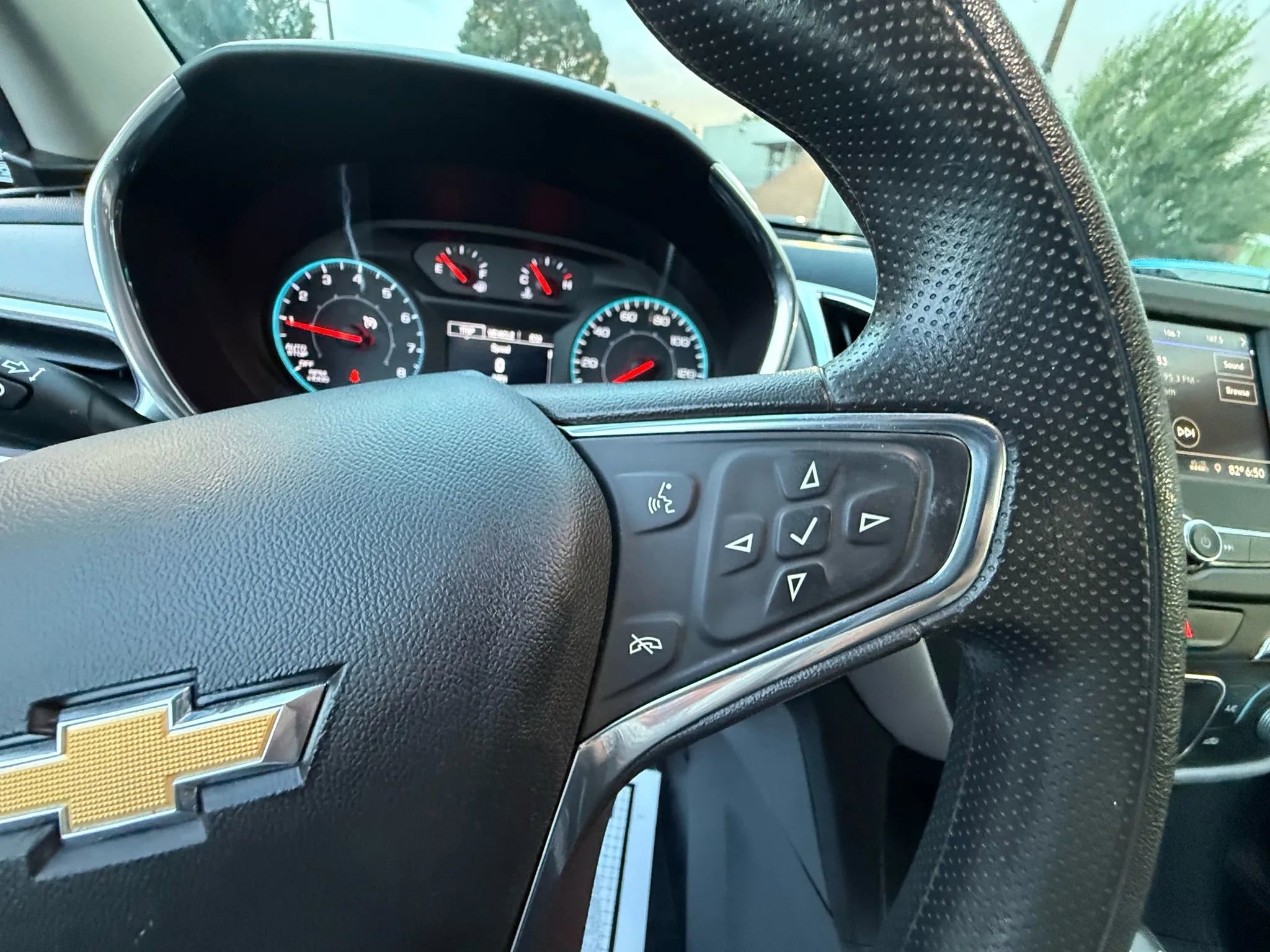 Used 2020 Chevrolet Equinox LS image 35