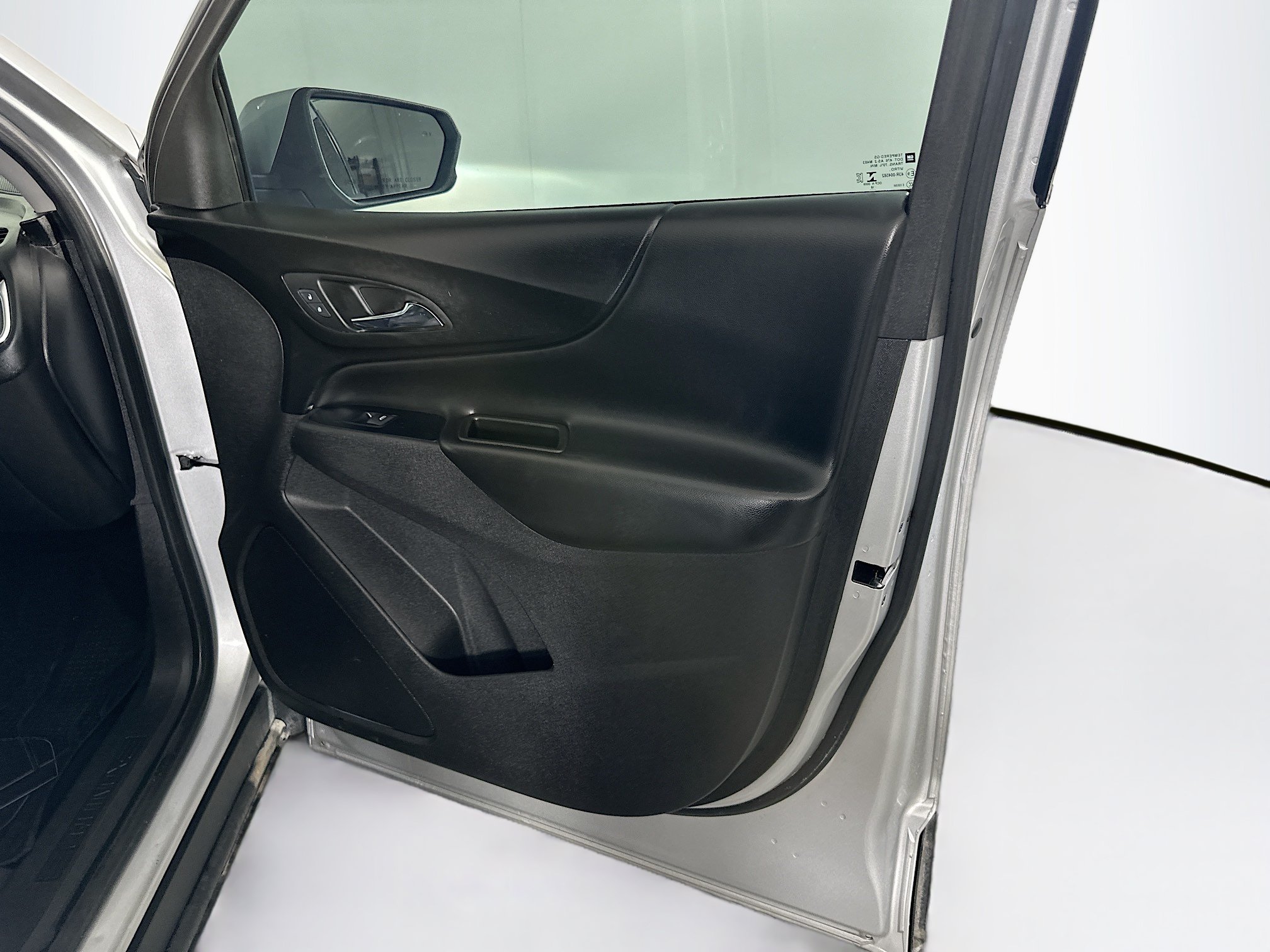 Used 2018 Chevrolet Equinox LT FWD image 31