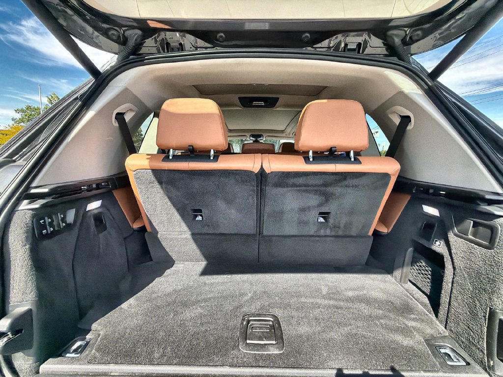 Used 2022 BMW X7 xDrive40i w/ Premium Package AWD/4WD image 27