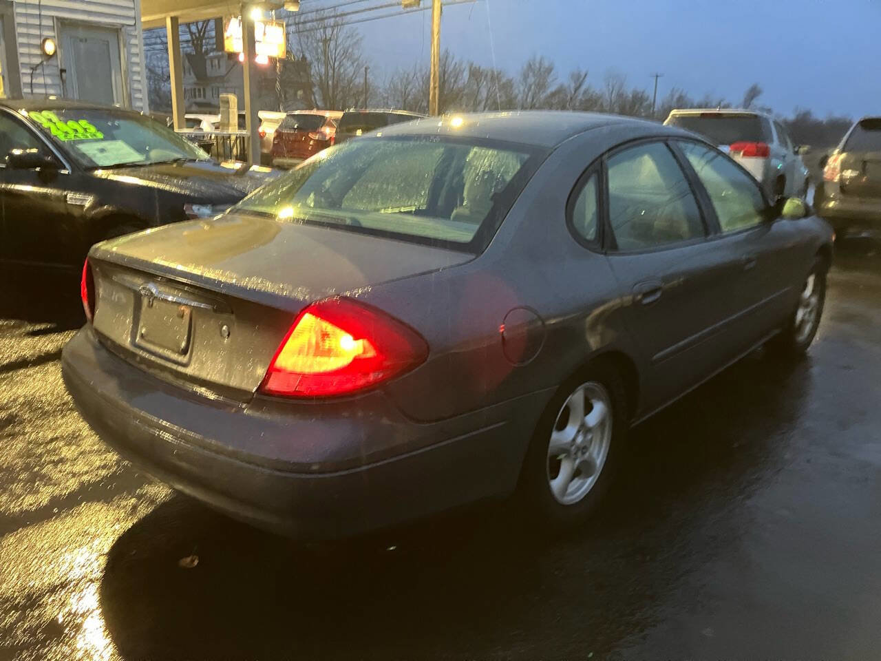 Used 2004 Ford Taurus SE image 8