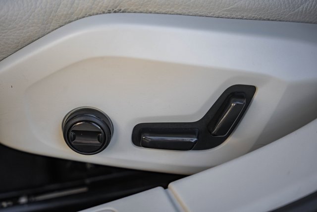 Used 2023 Volvo S60 T8 Plus image 32