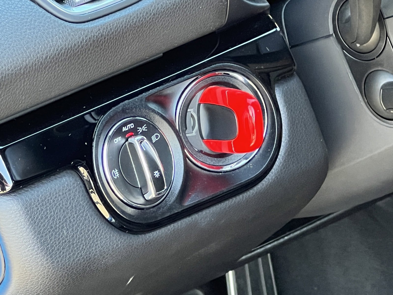 Certified 2023 Porsche 718 Cayman T image 28