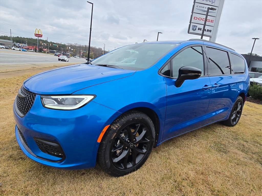 New 2026 Chrysler Pacifica Select w/ S Appearance Package FWD image 15