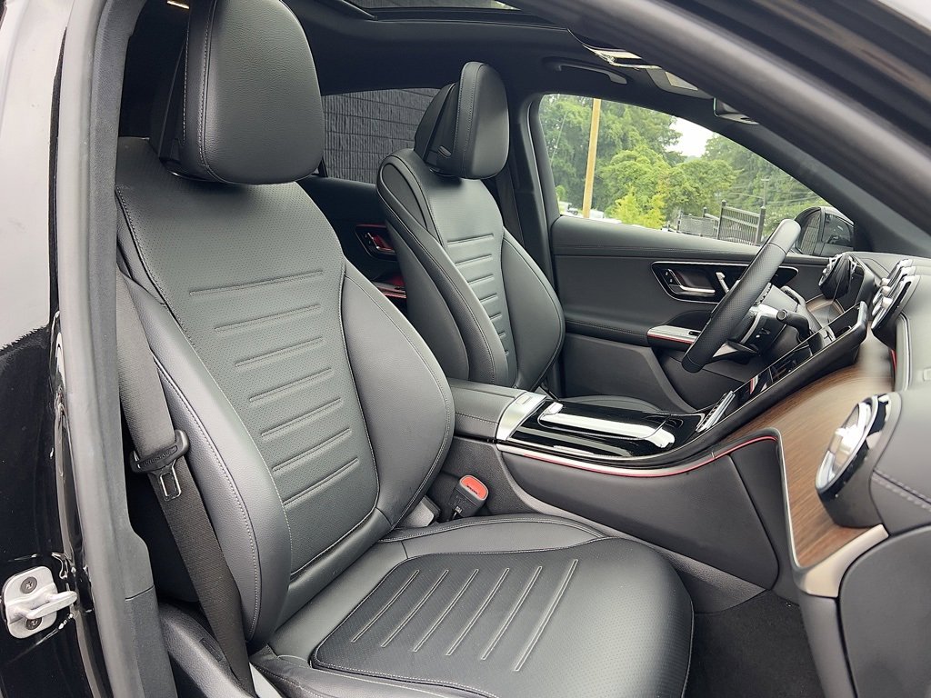 Used 2025 Mercedes-Benz GLC 300 4MATIC w/ AMG Line image 31