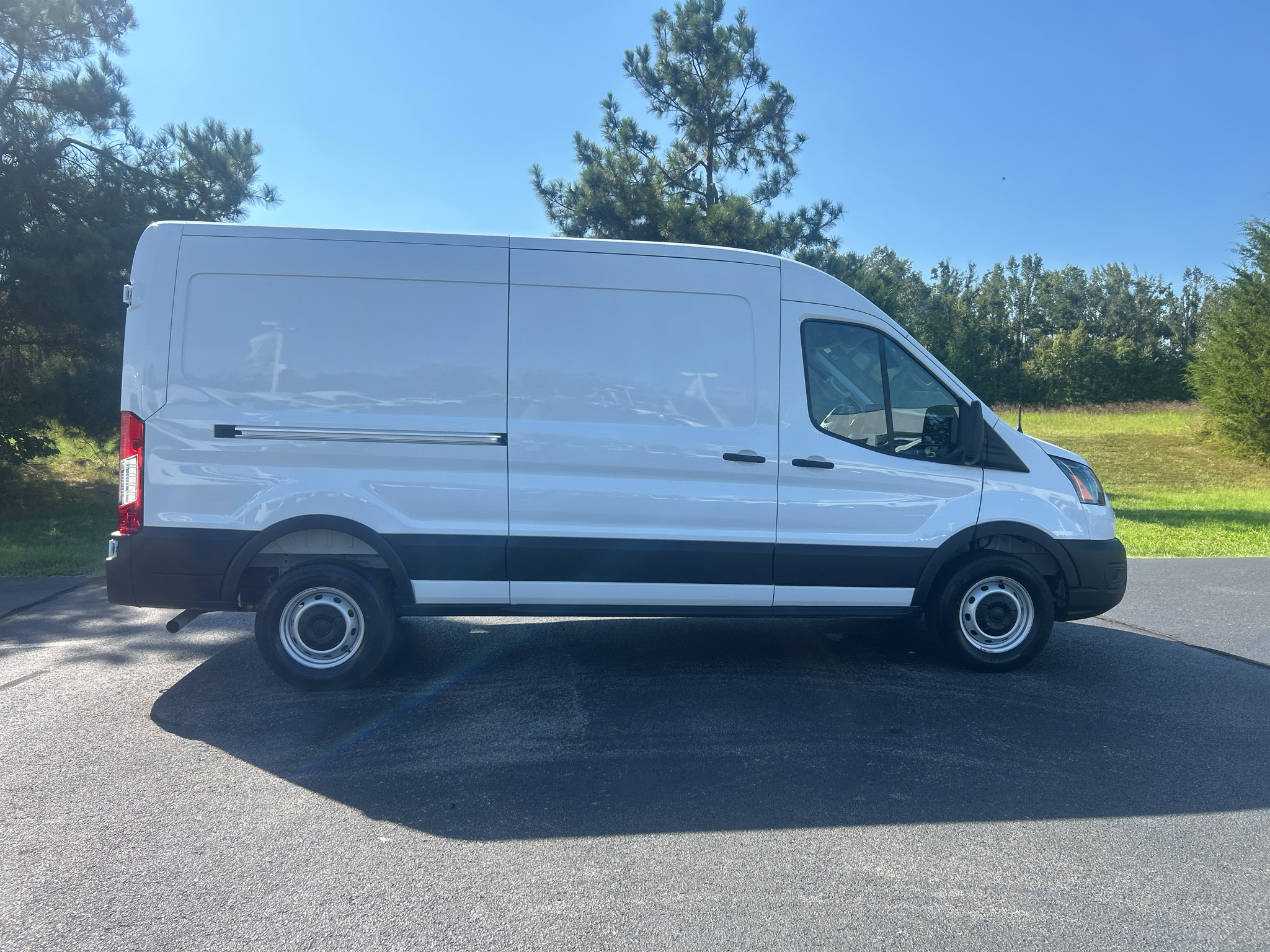 New 2027 Ford Transit 250 148 Medium Roof RWD image 13