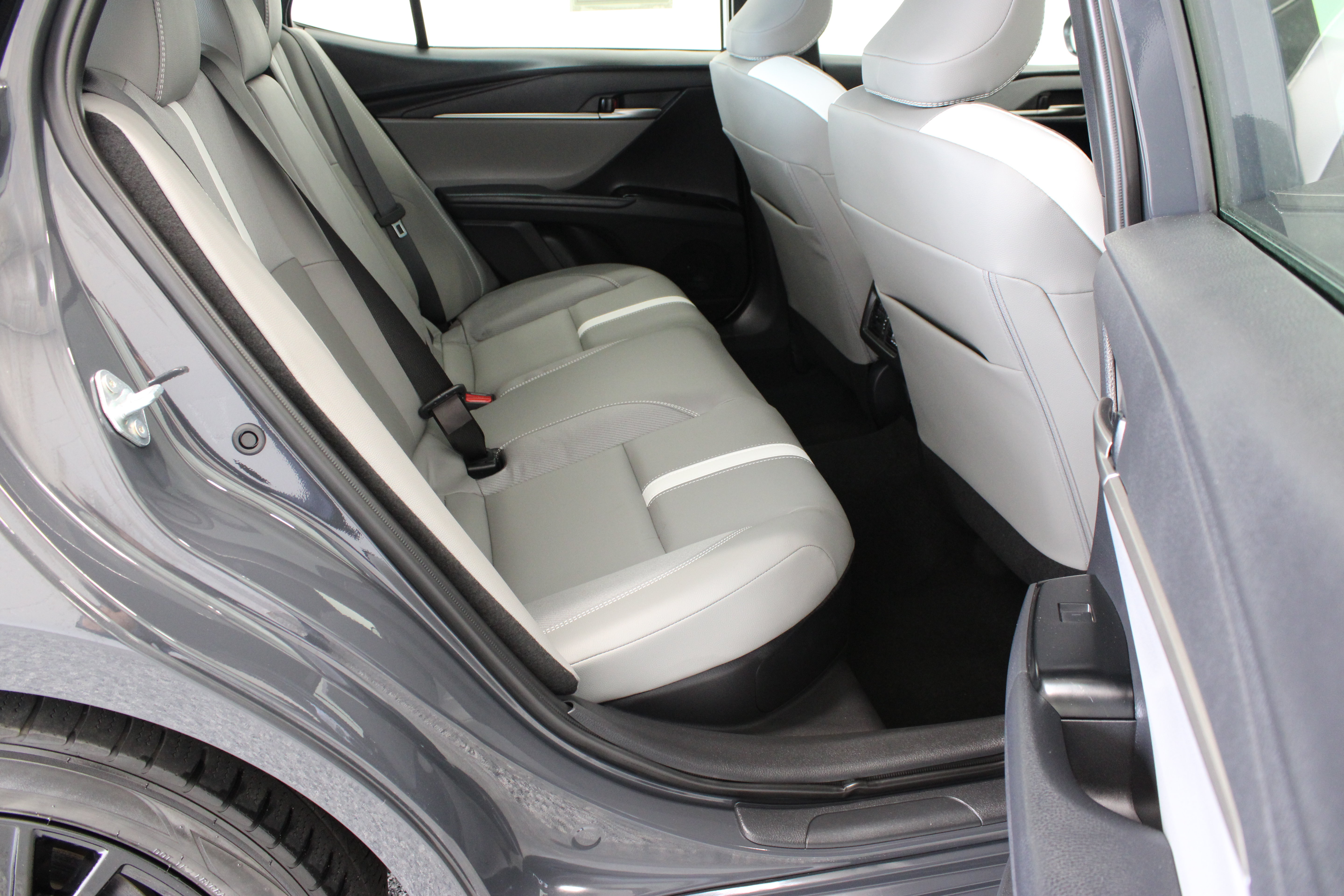 Used 2026 Toyota Camry SE FWD image 31