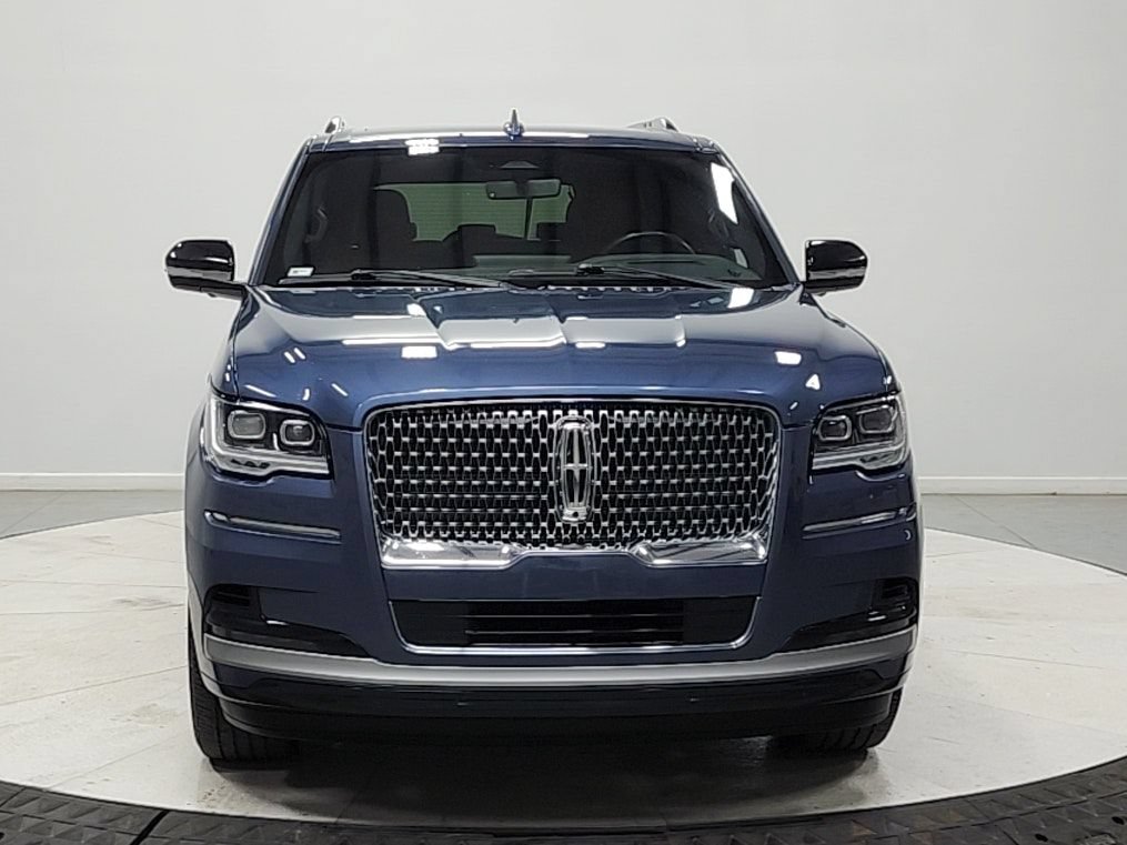 Used 2022 Lincoln Navigator Reserve AWD/4WD image 2