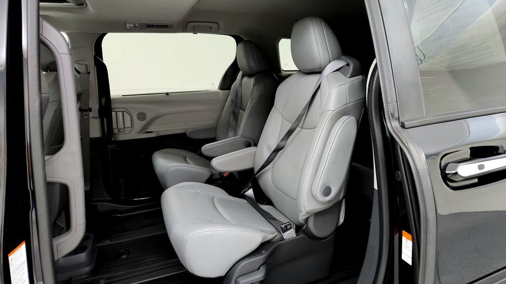 Certified 2023 Toyota Sienna XLE AWD/4WD image 21