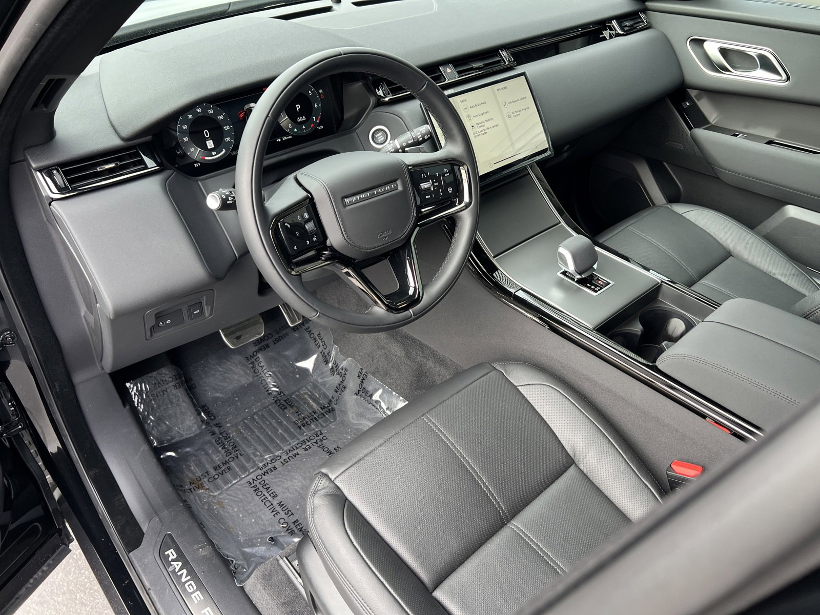 New 2025 Land Rover Range Rover Velar Dynamic SE image 18