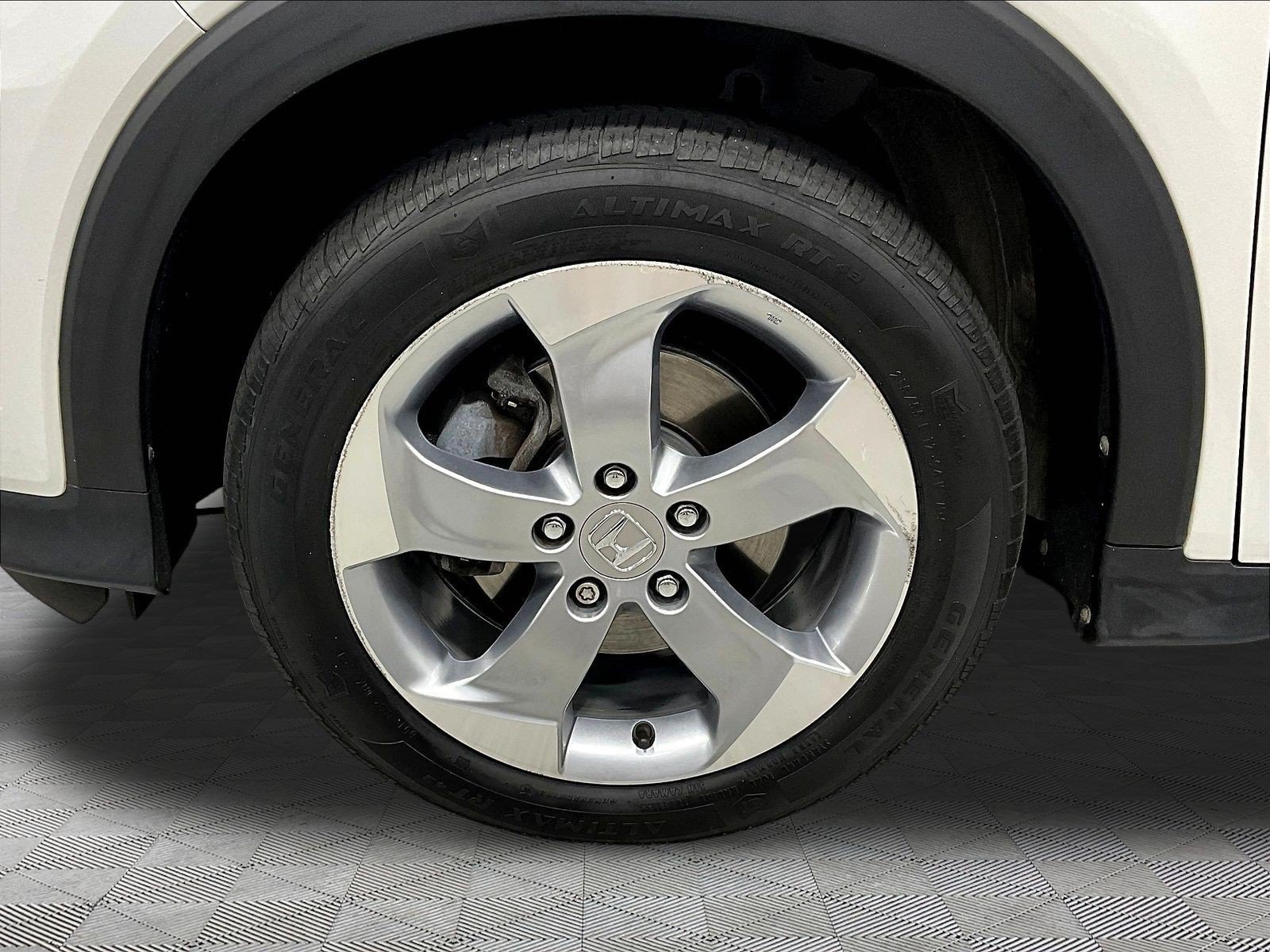 Used 2017 Honda HR-V LX image 34