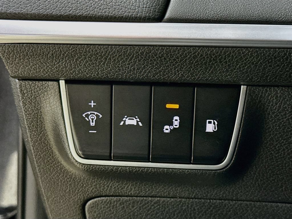 Used 2020 Kia Stinger GT1 RWD image 12
