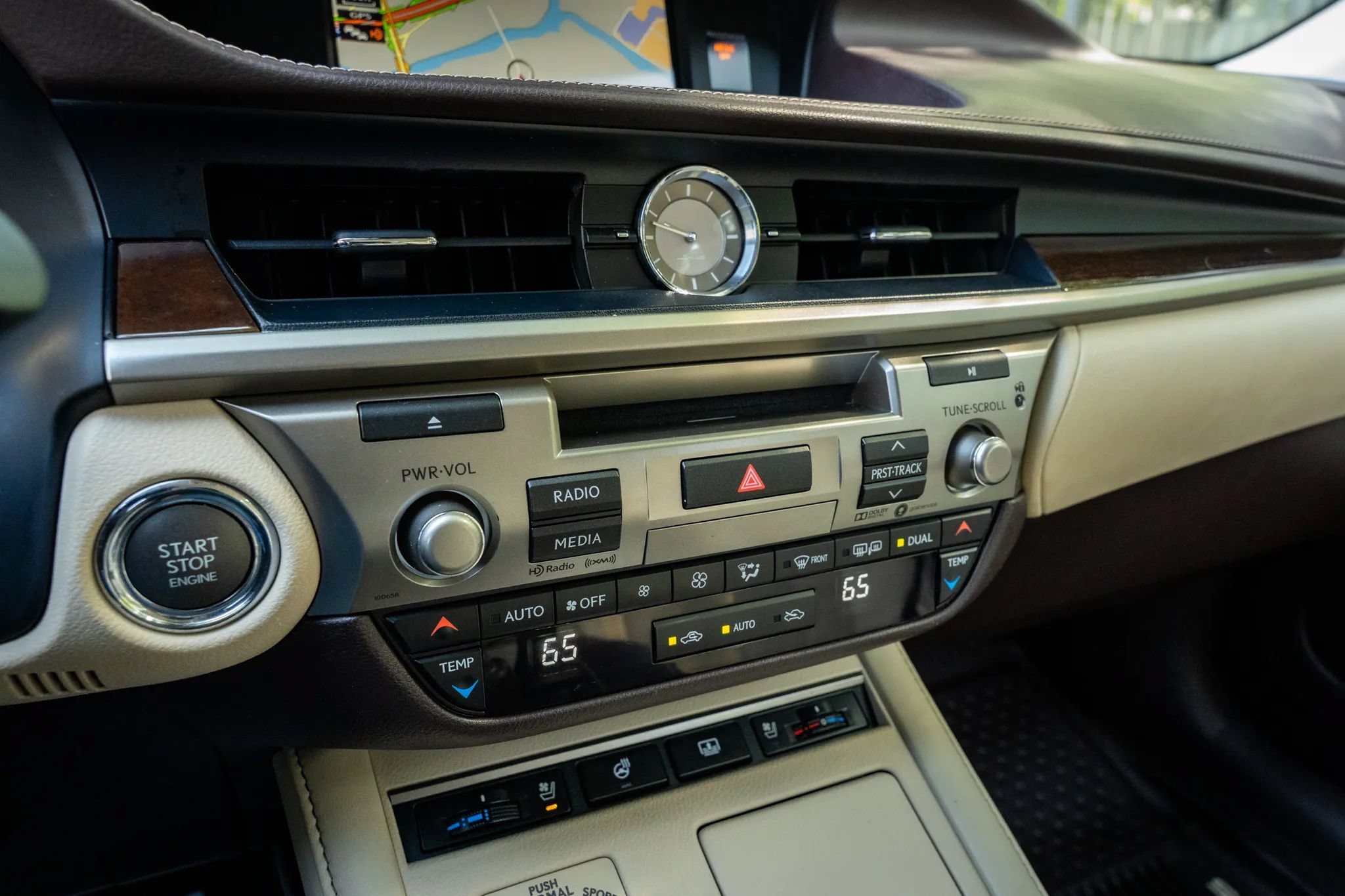 Used 2017 Lexus ES 350 w/ Luxury Package FWD image 24