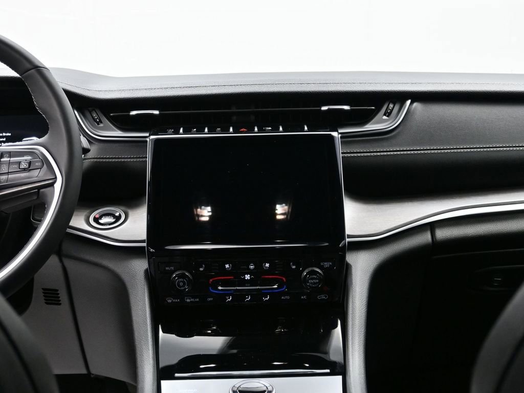 Used 2024 Jeep Grand Cherokee L Limited w/ Luxury Tech Group II image 11