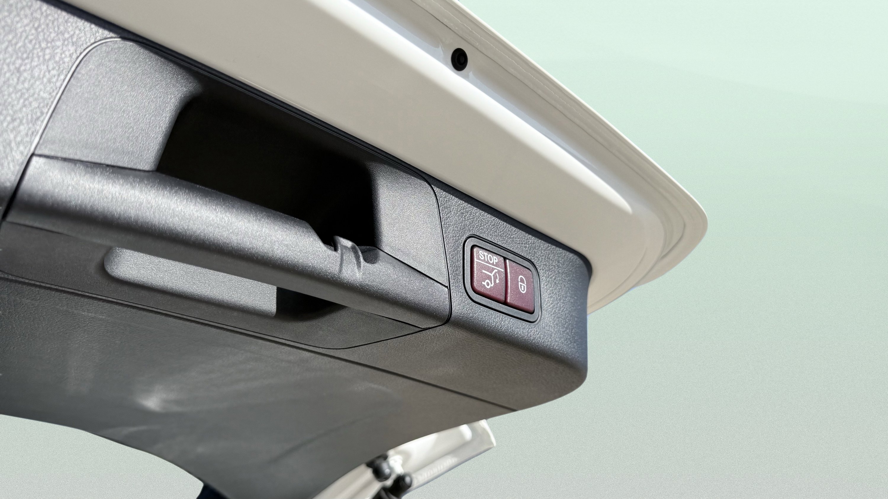 Used 2025 Mercedes-Benz EQB 250+ image 16